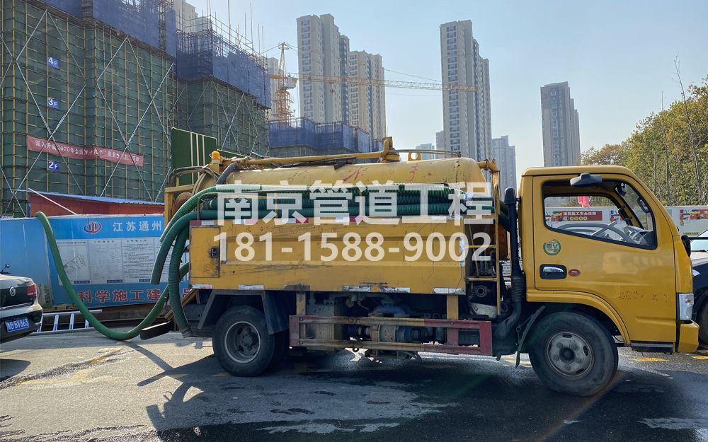 265南中村建筑工地抽粪