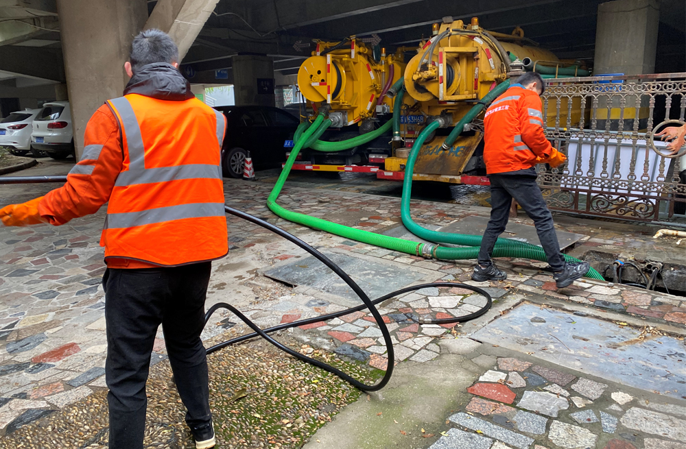 270南中村某商场污水清理