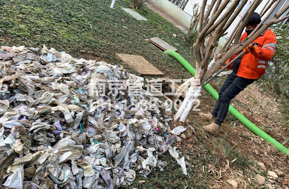 315南中村化粪池垃圾清理